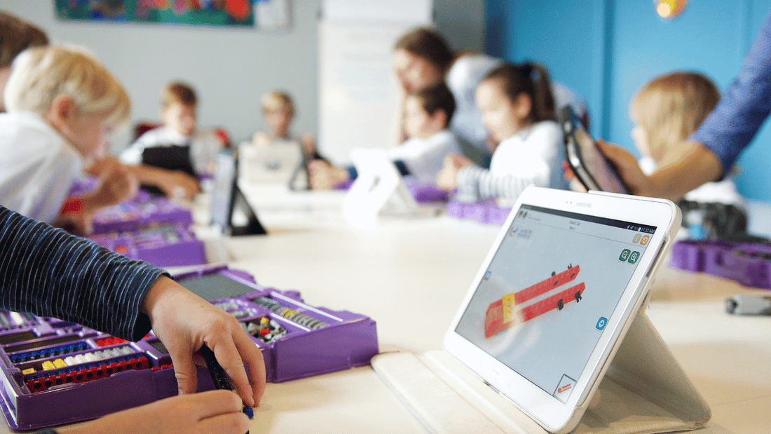 Children in STEM summer camp Toronto East End Young Engineers