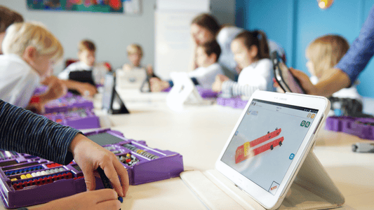Children in STEM summer camp Toronto East End Young Engineers