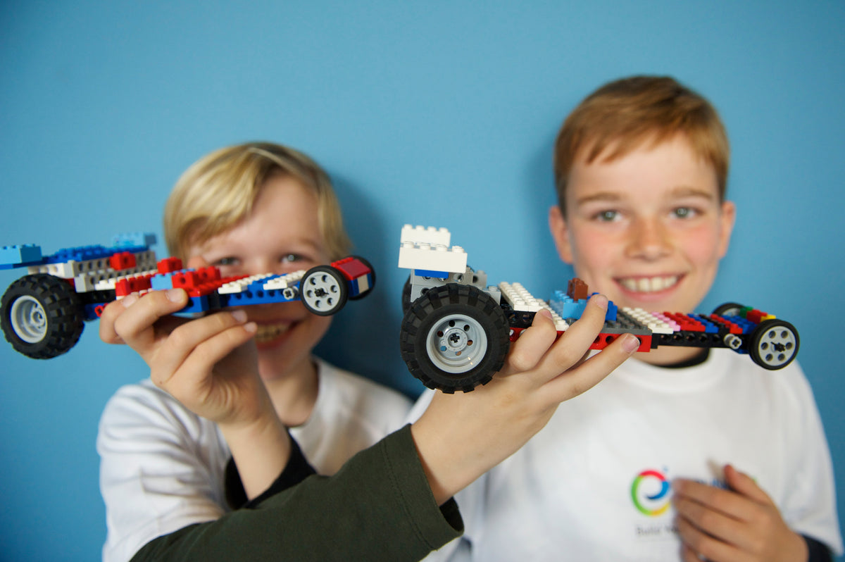 Young Engineers instructor with students at Leslieville school Toronto